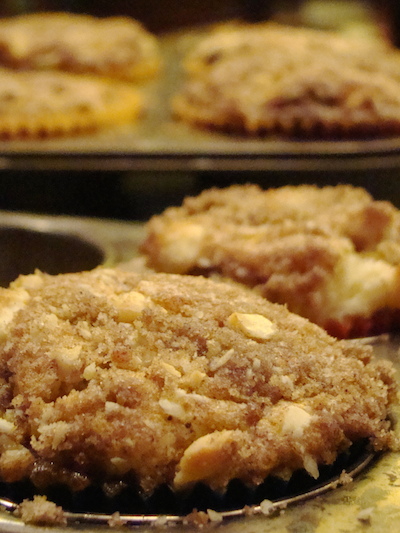 muffins with streusel topping